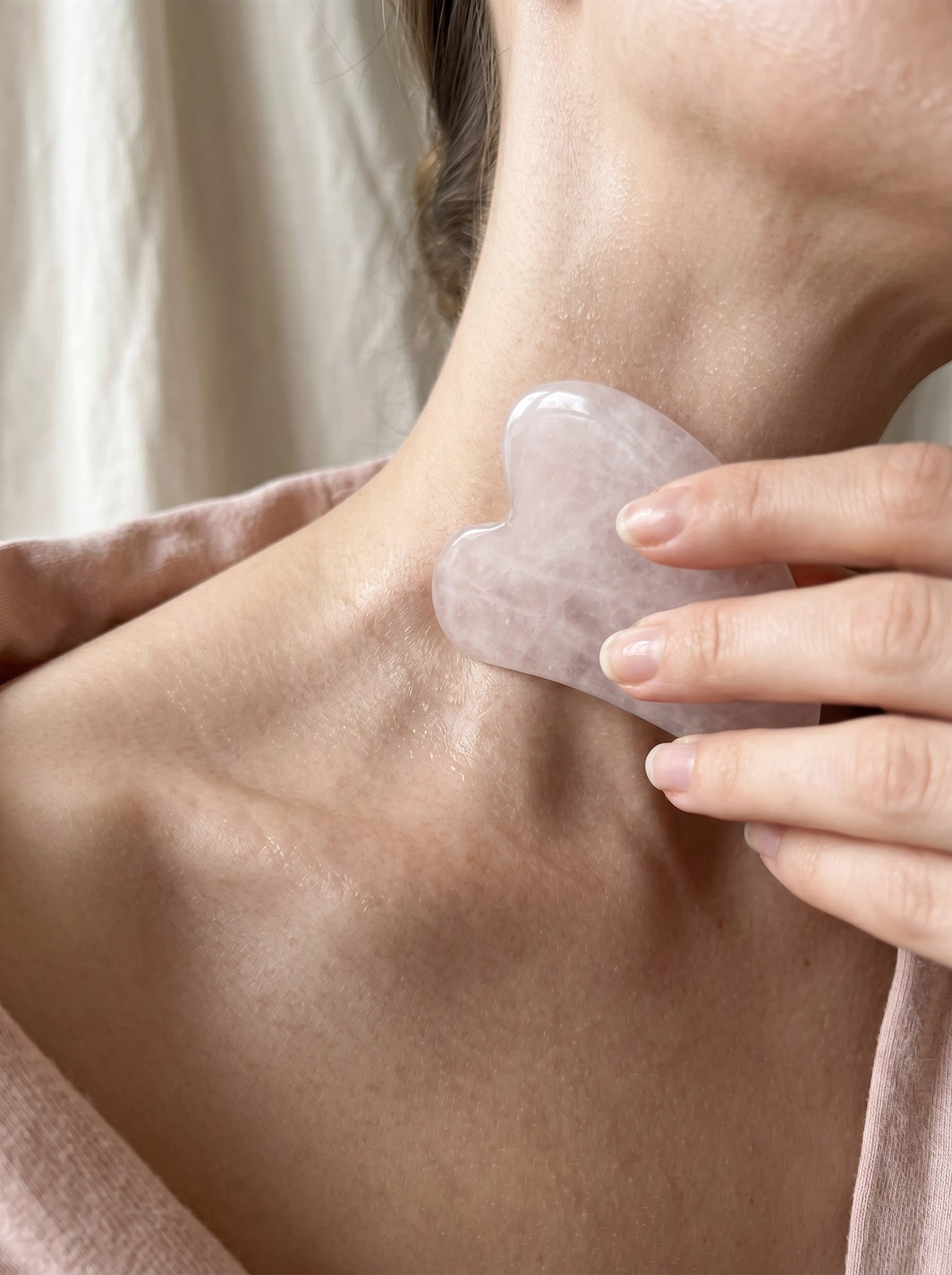 Kuvars Kalp Gua Sha — görsel 4